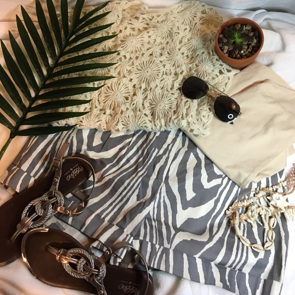 NWOT H&M Gray Zebra Print Mini Shorts